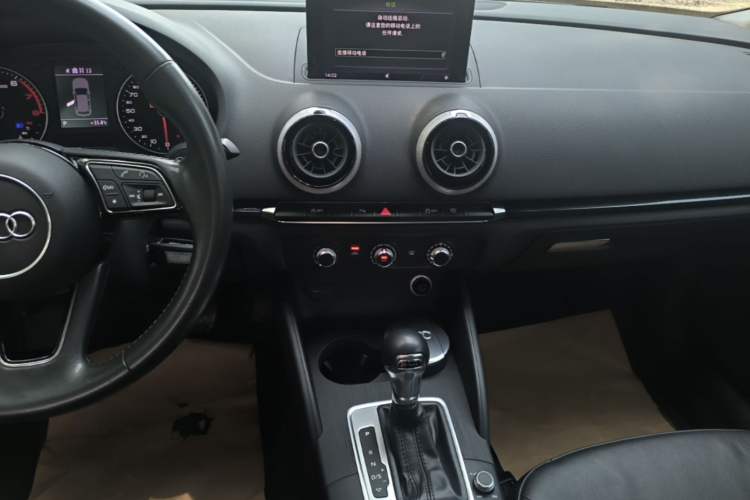 Used Audi A3 2020 Sportback 35 TFSI Fashion Edition China VI Emission Standard Audio And AC Panel