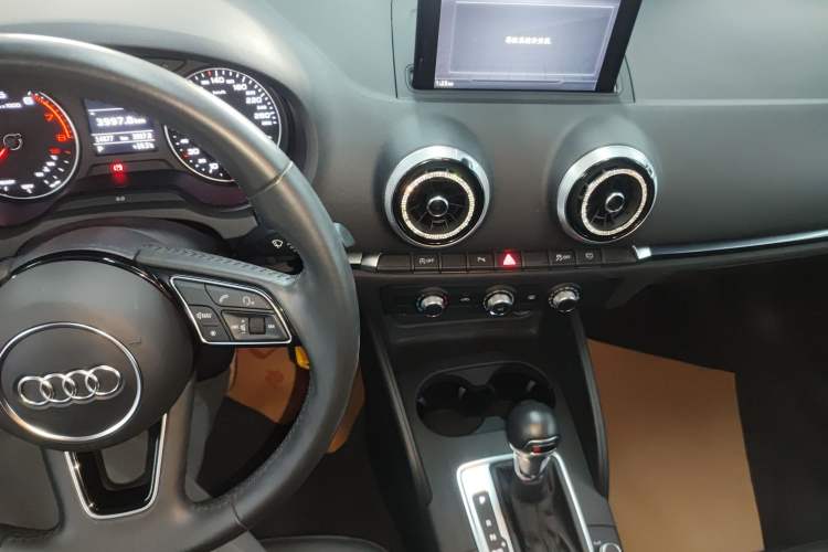 Used Audi A3 2020 Limousine 35 TFSI Fashion Edition China VI Emission Standard Audio And AC Panel