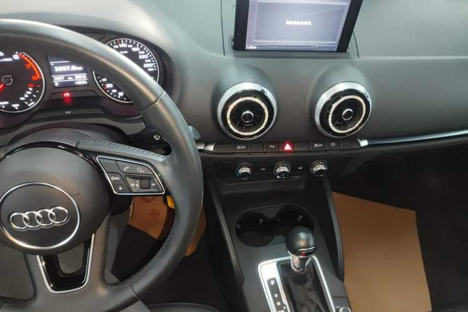 Used Audi A3 2020 Limousine 35 TFSI Fashion Edition China VI Emission Standard Audio And AC Panel