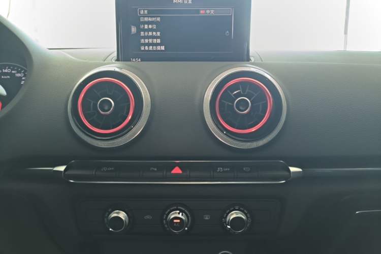 Used Audi A3 2020 Sportback 35 TFSI Fashion Edition China VI Emission Standard Audio And AC Panel