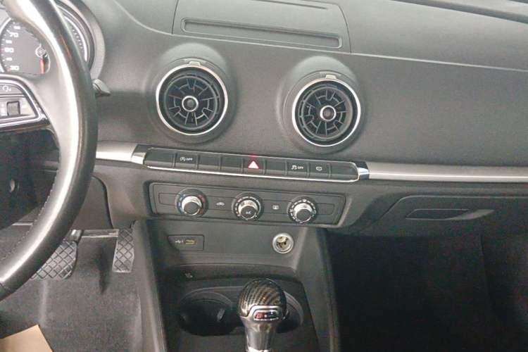 Used Audi A3 2020 Sportback 35 TFSI Ambition China VI Audio And AC Panel