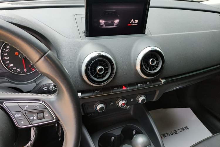Used Audi A3 2020 Sportback 35 TFSI Fashion Edition China VI Emission Standard Audio And AC Panel