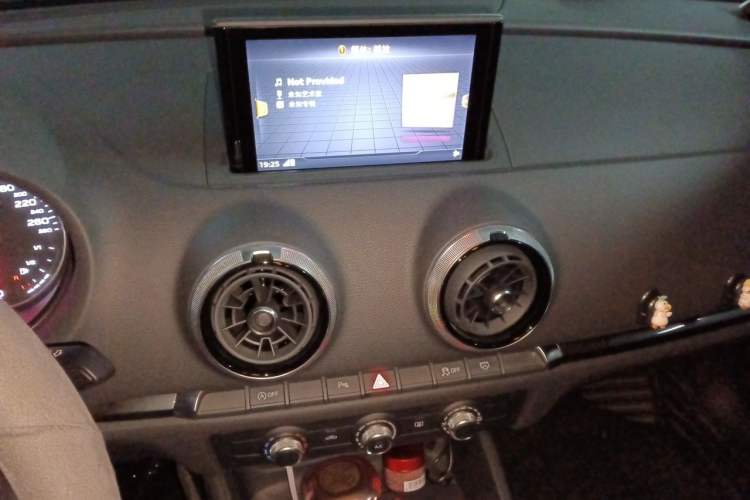 Used Audi A3 2020 Limousine 35 TFSI Fashion Edition China VI Emission Standard Audio And AC Panel