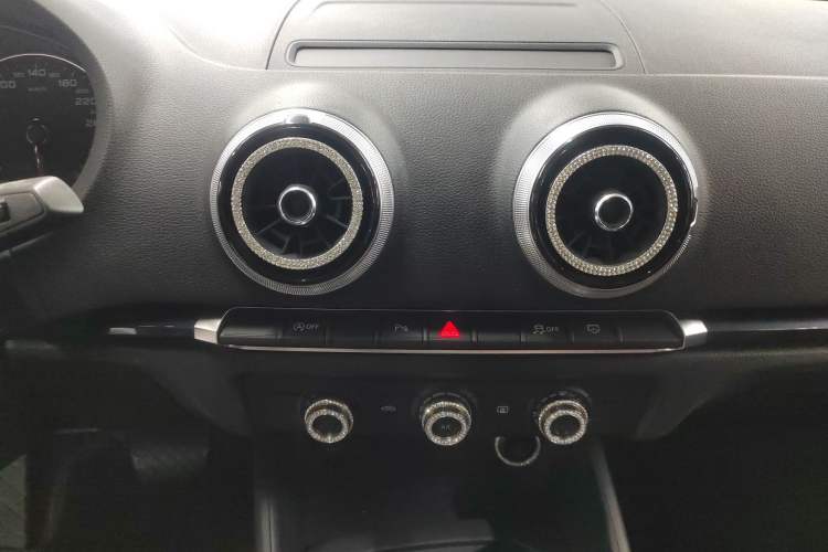 Used Audi A3 2020 Limousine 35 TFSI Fashion Edition China VI Emission Standard Audio And AC Panel