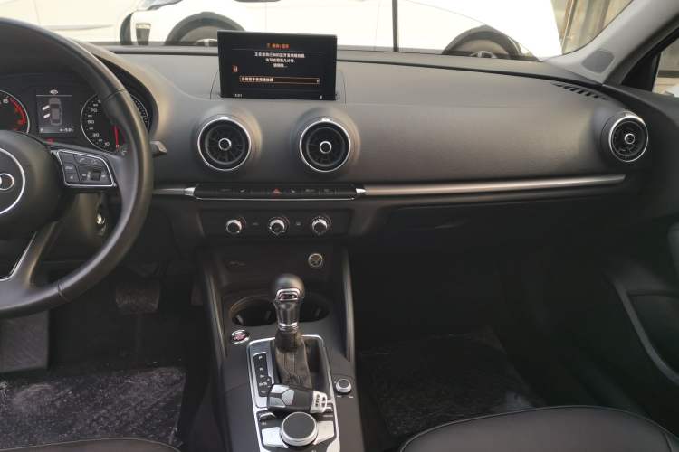 Used Audi A3 2020 Restyled Limousine 35 TFSI Ambition Version China VI Audio And AC Panel