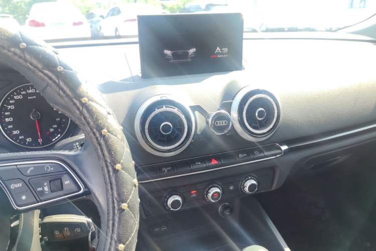 Used Audi A3 2020 Sportback 35 TFSI Fashion Edition China VI Emission Standard Audio And AC Panel