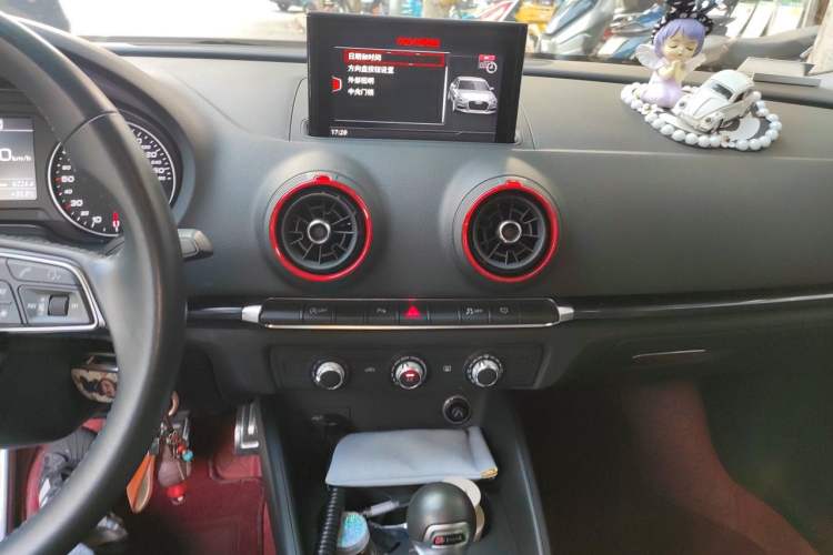 Used Audi A3 2020 Limousine 35 TFSI Fashion Edition China VI Emission Standard Audio And AC Panel