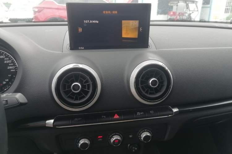 Used Audi A3 2020 Limousine 35 TFSI Fashion Edition China VI Emission Standard Audio And AC Panel