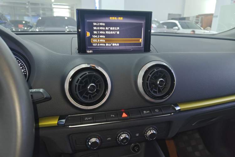 Used Audi A3 2020 Sportback 35 TFSI Fashion Edition China VI Emission Standard Audio And AC Panel