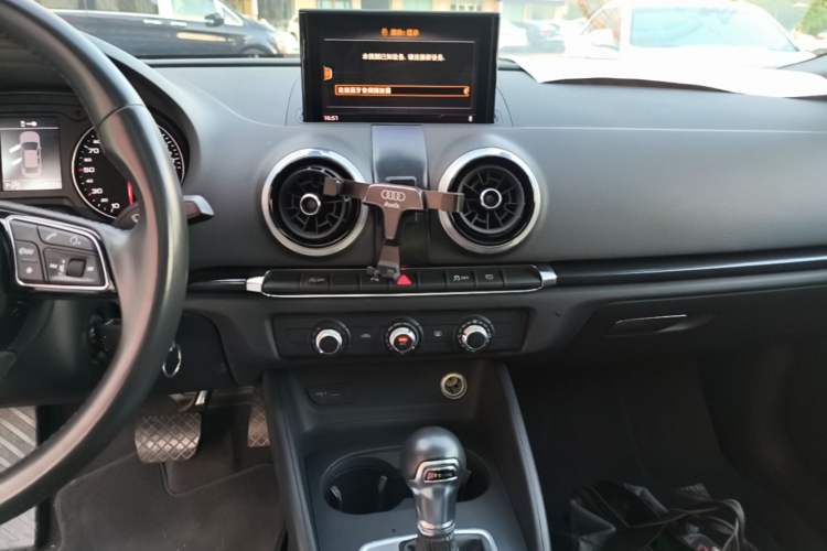 Used Audi A3 2020 Limousine 35 TFSI Fashion Edition China VI Emission Standard Audio And AC Panel