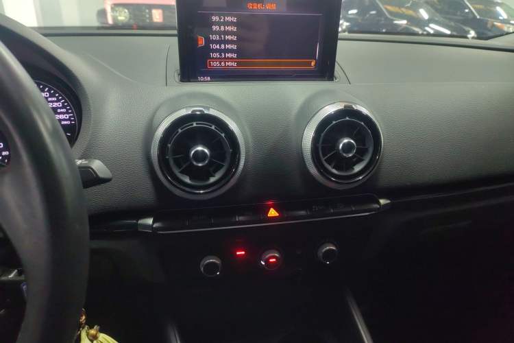 Used Audi A3 2020 Sportback 35 TFSI Fashion Edition China VI Emission Standard Audio And AC Panel