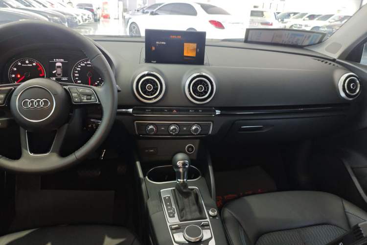 Used Audi A3 2020 Limousine 35 TFSI Fashion Edition China VI Emission Standard Audio And AC Panel