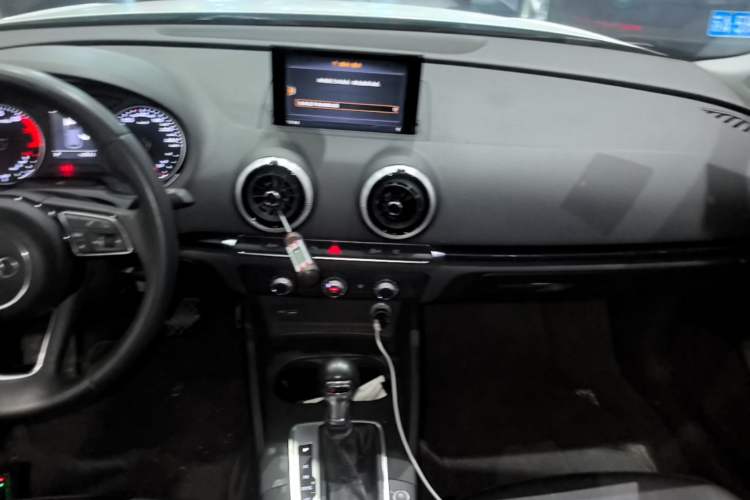 Used Audi A3 2020 Sportback 35 TFSI Fashion Edition China VI Emission Standard Audio And AC Panel