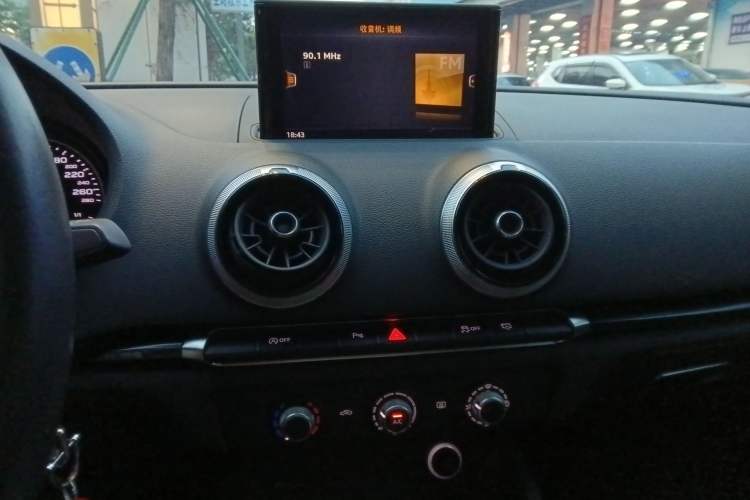 Used Audi A3 2020 Sportback 35 TFSI Fashion Edition China VI Emission Standard Audio And AC Panel