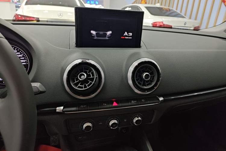 Used Audi A3 2020 Limousine 35 TFSI Fashion Edition China VI Emission Standard Audio And AC Panel