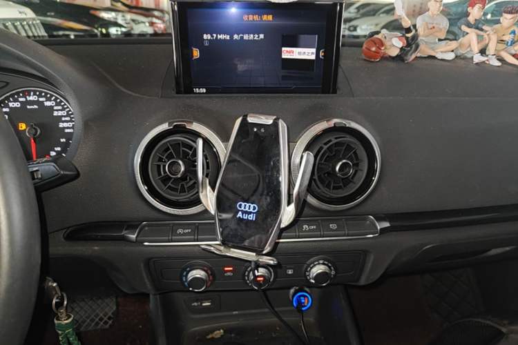 Used Audi A3 2020 Sportback 35 TFSI Fashion Edition China VI Emission Standard Audio And AC Panel