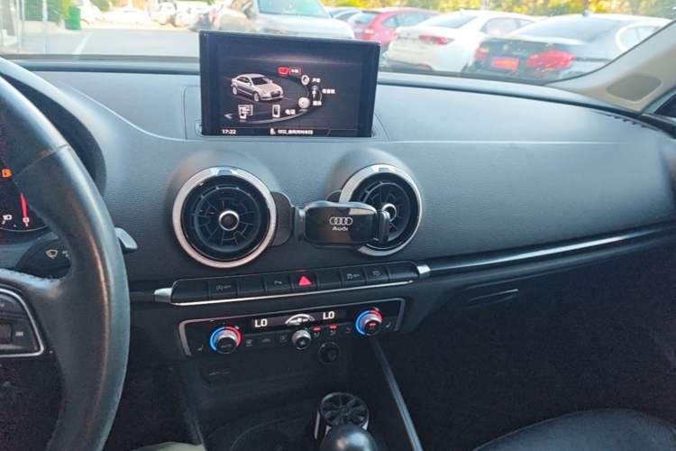Used Audi A3 2020 Limousine 35 TFSI Fashion Edition China VI Emission Standard Audio And AC Panel