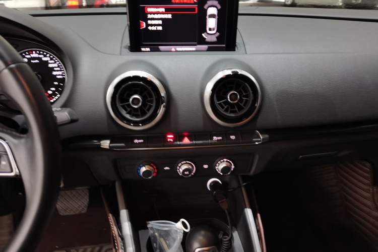Used Audi A3 2020 Limousine 35 TFSI Fashion Edition China VI Emission Standard Audio And AC Panel