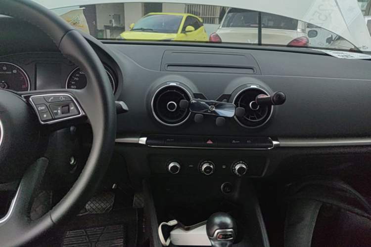Used Audi A3 2020 Restyled Sportback 35 TFSI Entry-Level China VI Emission Standard Audio And AC Panel