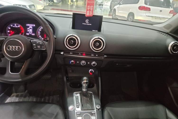 Used Audi A3 2020 Limousine 35 TFSI Fashion Edition China VI Emission Standard Audio And AC Panel