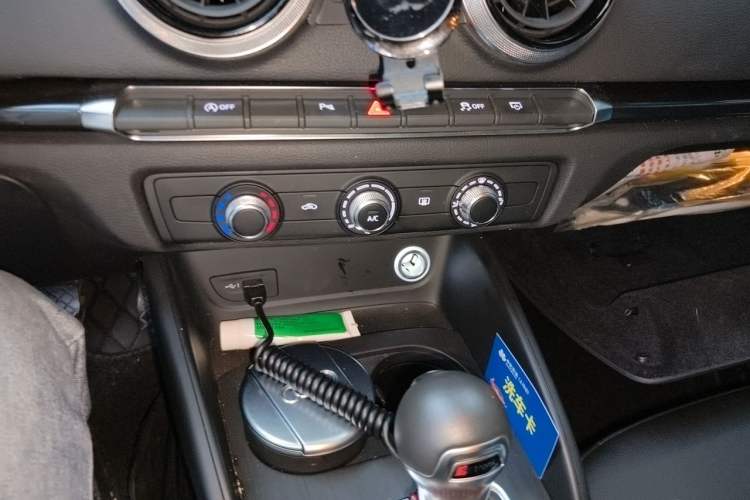 Used Audi A3 2020 Limousine 35 TFSI Fashion Edition China VI Emission Standard Audio And AC Panel