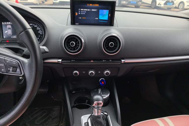 Used Audi A3 2020 Restyled Sportback 35 TFSI Entry-Level China VI Emission Standard Audio And AC Panel