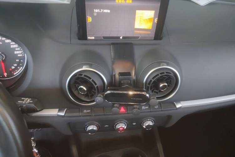 Used Audi A3 2020 Restyled Sportback 35 TFSI Entry-Level China VI Emission Standard Audio And AC Panel