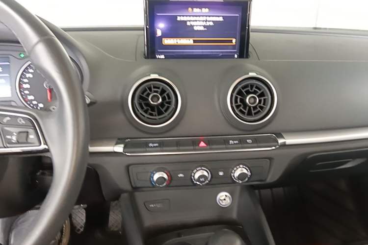 Used Audi A3 2020 Restyled Sportback 35 TFSI Entry-Level China VI Emission Standard Audio And AC Panel