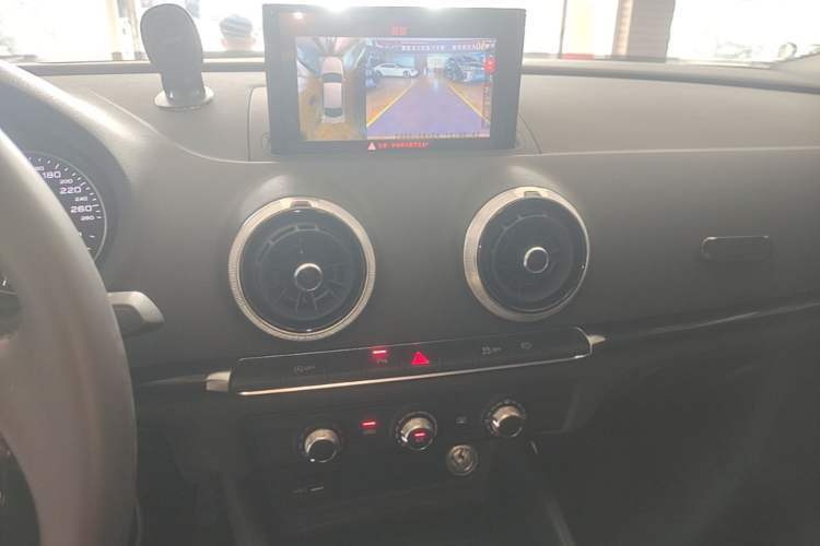 Used Audi A3 2020 Limousine 35 TFSI Fashion Edition China VI Emission Standard Audio And AC Panel