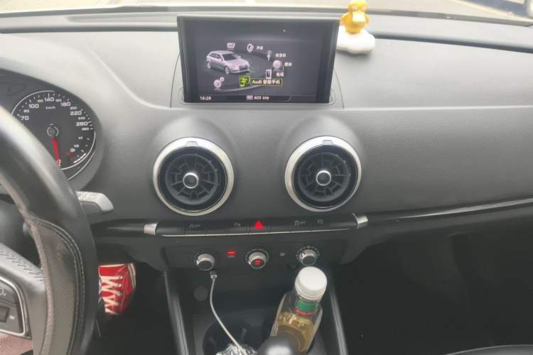 Used Audi A3 2020 Sportback 35 TFSI Fashion Edition China VI Emission Standard Audio And AC Panel