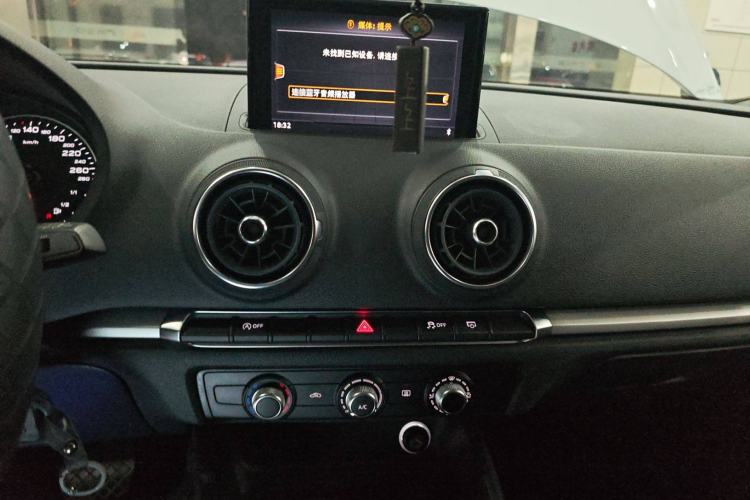 Used Audi A3 2020 Restyled Sportback 35 TFSI Entry-Level China VI Emission Standard Audio And AC Panel