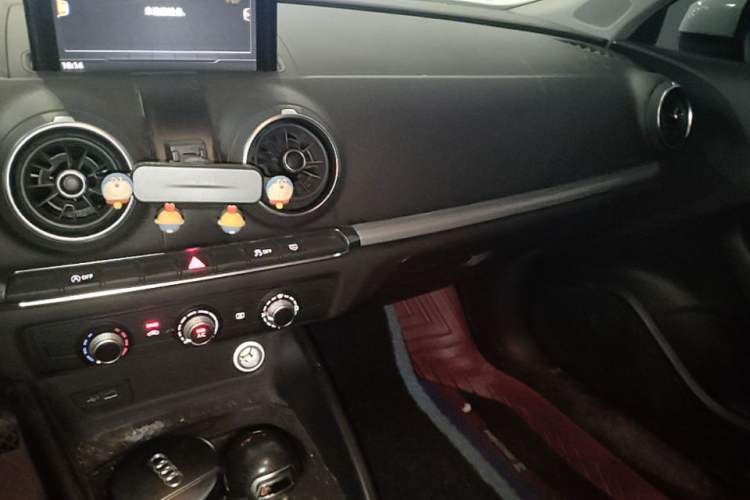 Used Audi A3 2020 Restyled Sportback 35 TFSI Entry-Level China VI Emission Standard Audio And AC Panel