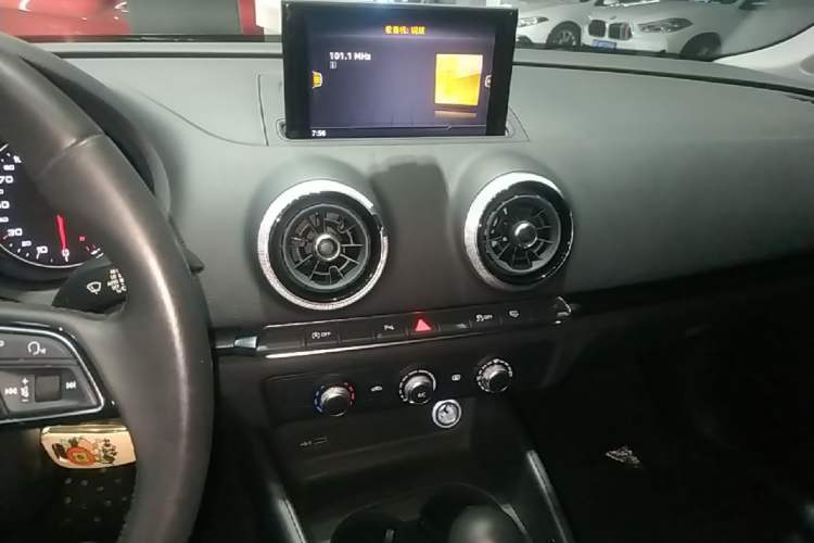 Used Audi A3 2020 Limousine 35 TFSI Fashion Edition China VI Emission Standard Audio And AC Panel