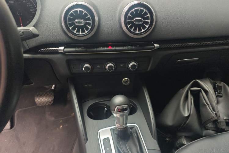 Used Audi A3 2020 Limousine 35 TFSI Fashion Edition China VI Emission Standard Audio And AC Panel