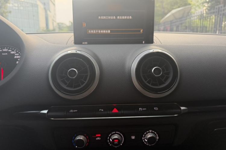 Used Audi A3 2020 Limousine 35 TFSI Fashion Edition China VI Emission Standard Audio And AC Panel