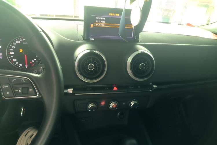 Used Audi A3 2020 Limousine 35 TFSI Fashion Edition China VI Emission Standard Audio And AC Panel