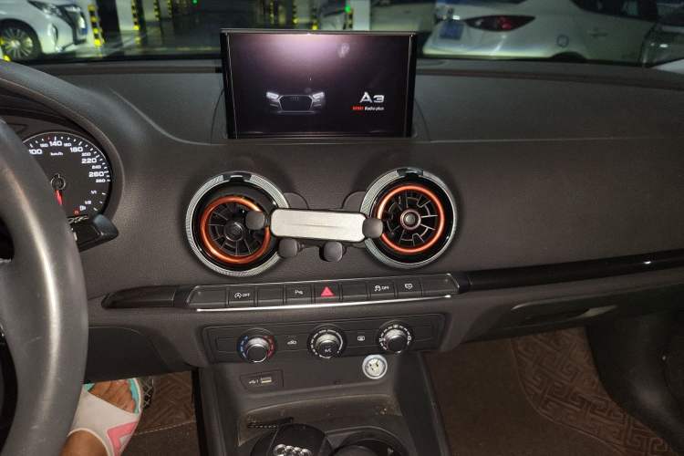 Used Audi A3 2020 Sportback 35 TFSI Fashion Edition China VI Emission Standard Audio And AC Panel