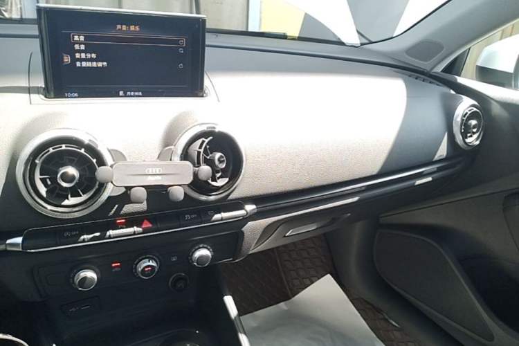 Used Audi A3 2020 Limousine 35 TFSI Fashion Edition China VI Emission Standard Audio And AC Panel