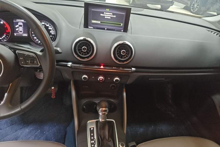 Used Audi A3 2020 Limousine 35 TFSI Fashion Edition China VI Emission Standard Audio And AC Panel