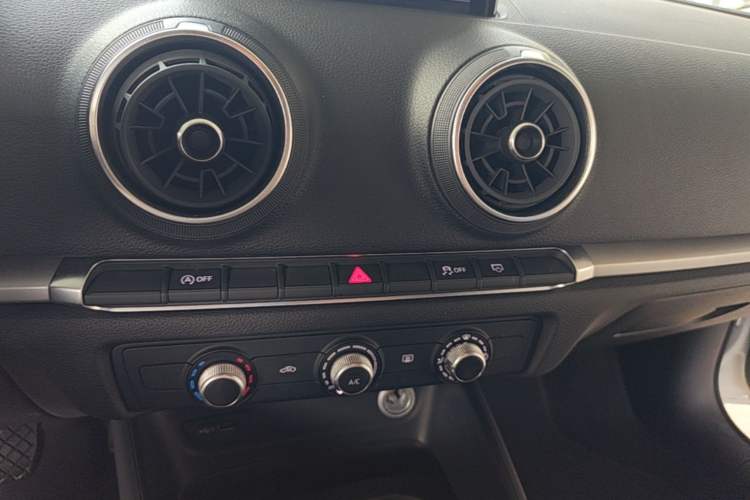 Used Audi A3 2020 Restyled Limousine 35 TFSI Ambition Version China VI Audio And AC Panel