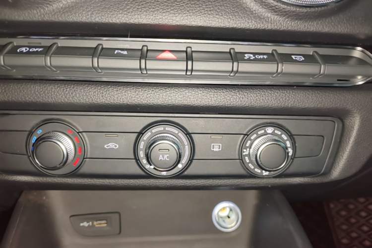 Used Audi A3 2020 Sportback 35 TFSI Fashion Edition China VI Emission Standard Audio And AC Panel