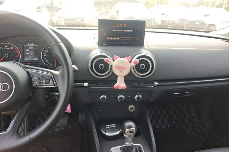 Used Audi A3 2020 Limousine 35 TFSI Fashion Edition China VI Emission Standard Audio And AC Panel