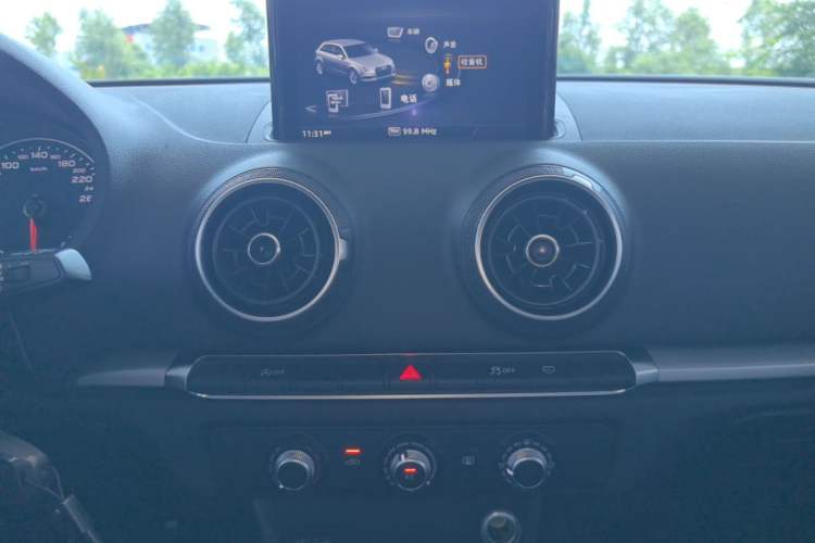 Used Audi A3 2020 Restyled Sportback 35 TFSI Entry-Level China VI Emission Standard Audio And AC Panel