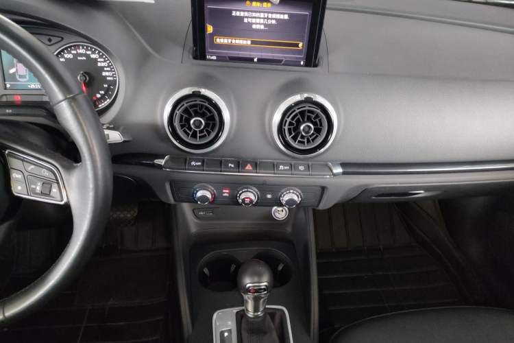 Used Audi A3 2020 Limousine 35 TFSI Fashion Edition China VI Emission Standard Audio And AC Panel