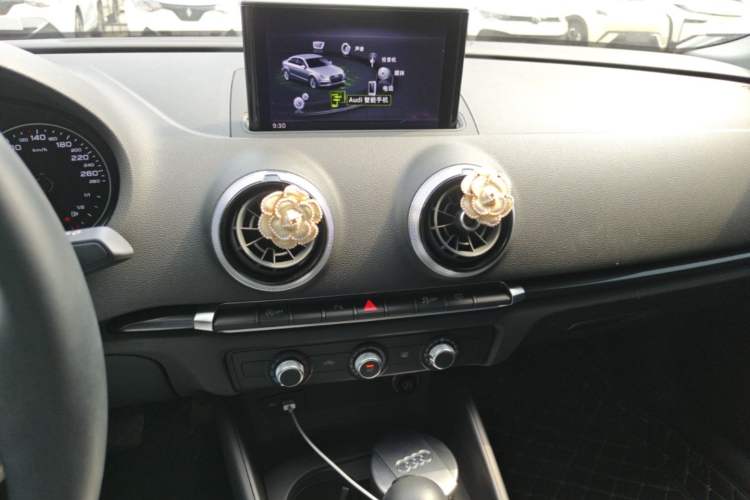 Used Audi A3 2020 Limousine 35 TFSI Fashion Edition China VI Emission Standard Audio And AC Panel