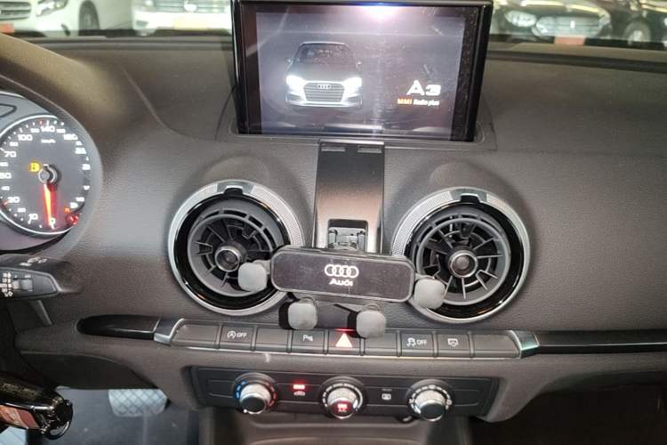 Used Audi A3 2020 Limousine 35 TFSI Fashion Edition China VI Emission Standard Audio And AC Panel