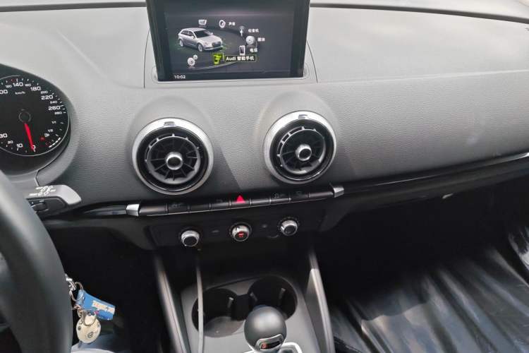Used Audi A3 2020 Sportback 35 TFSI Fashion Edition China VI Emission Standard Audio And AC Panel