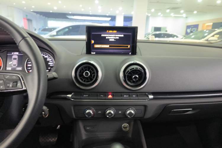 Used Audi A3 2020 Limousine 35 TFSI Fashion Edition China VI Emission Standard Audio And AC Panel