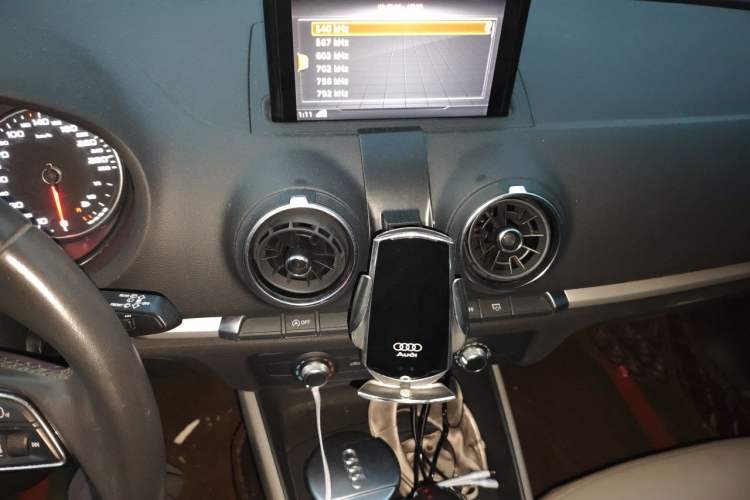 Used Audi A3 2020 Restyled Sportback 35 TFSI Entry-Level China VI Emission Standard Audio And AC Panel