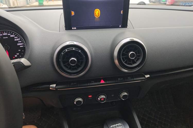 Used Audi A3 2020 Sportback 35 TFSI Fashion Edition China VI Emission Standard Audio And AC Panel